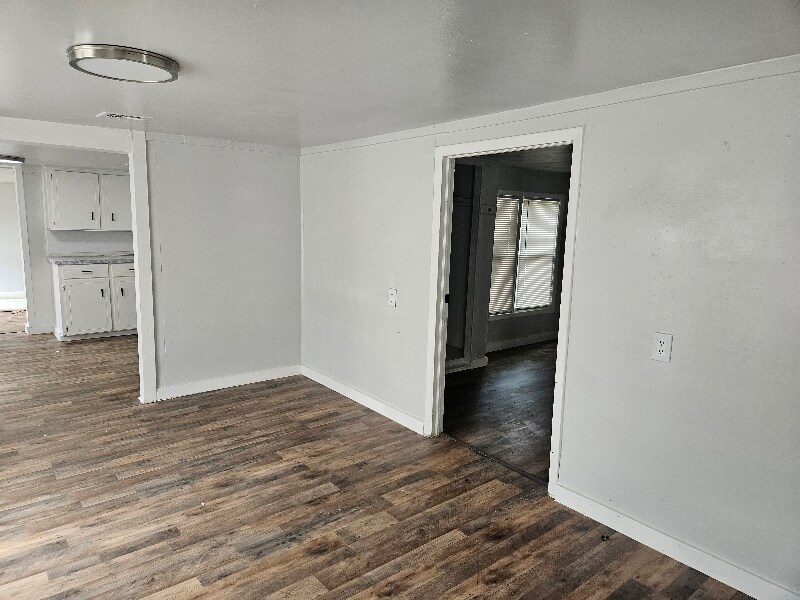 Building Photo - 518 E Jefferson Ave