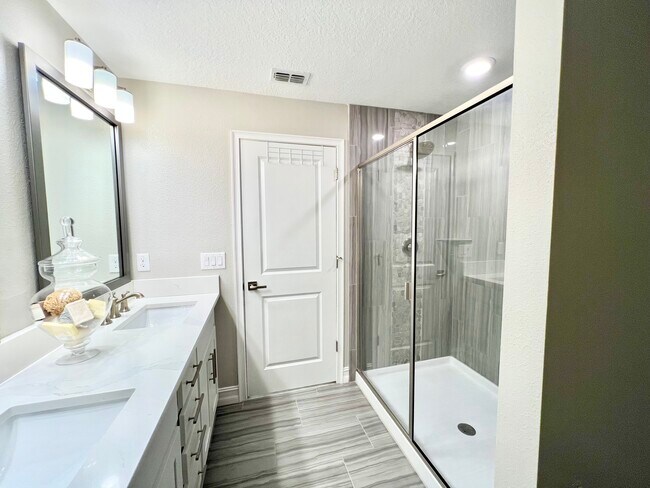 Building Photo - 5120 Bridge St