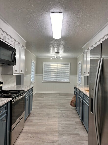 Building Photo - 121 Fern Valley Rd