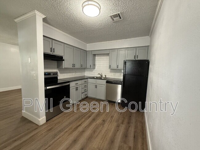 Building Photo - 809 Park St