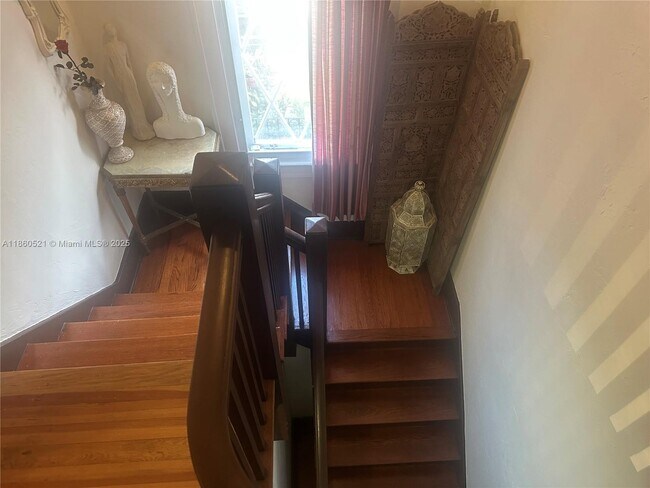 Building Photo - 915 Ferdinand St