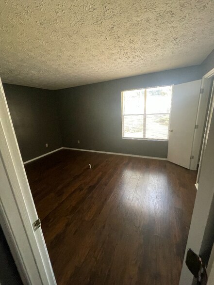 Building Photo - 2978 Kenville Ln