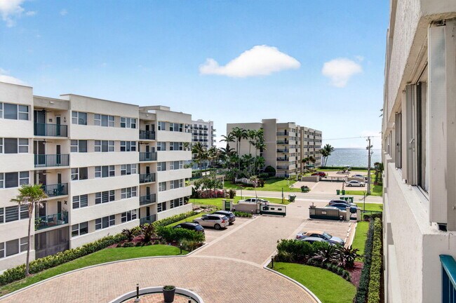 Building Photo - 1236 Hillsboro Mile