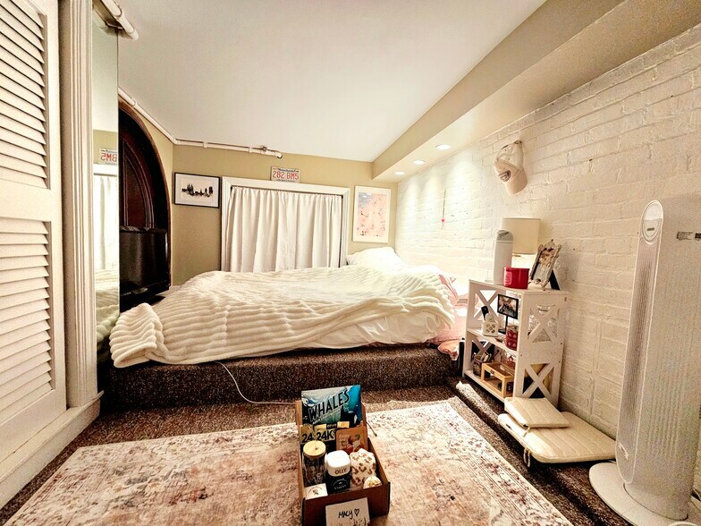 Building Photo - 117 Beacon St