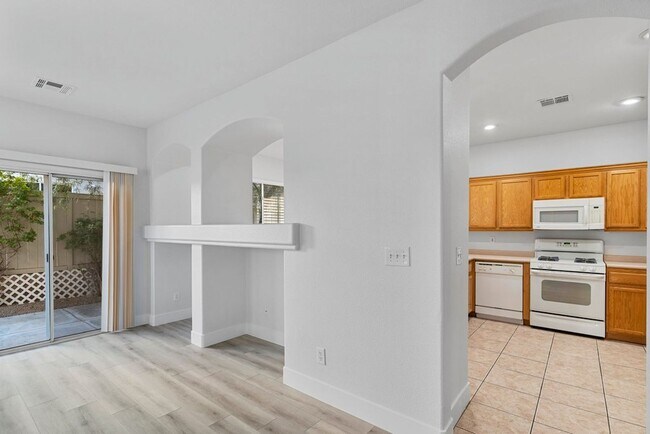 Building Photo - WONDERFUL 3 BEDROOM HOME AT END OF CUL-DE-...