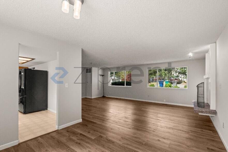 Building Photo - Unit
