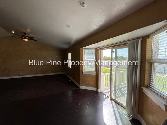 Building Photo - 3930 E Vision Dr
