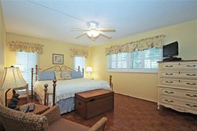 Building Photo - 221 Cedarwood Cir