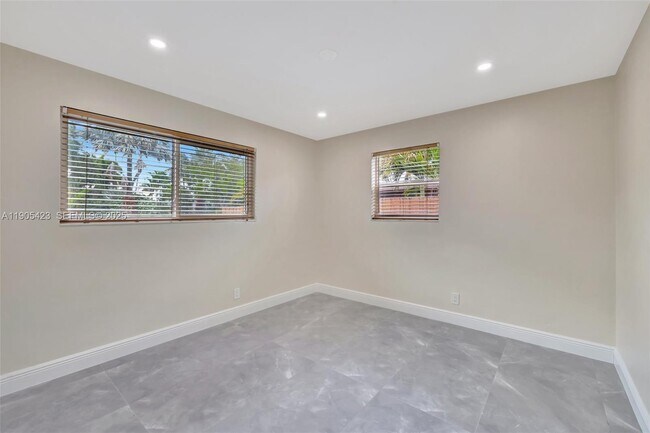 Building Photo - 3480 SW 20th St