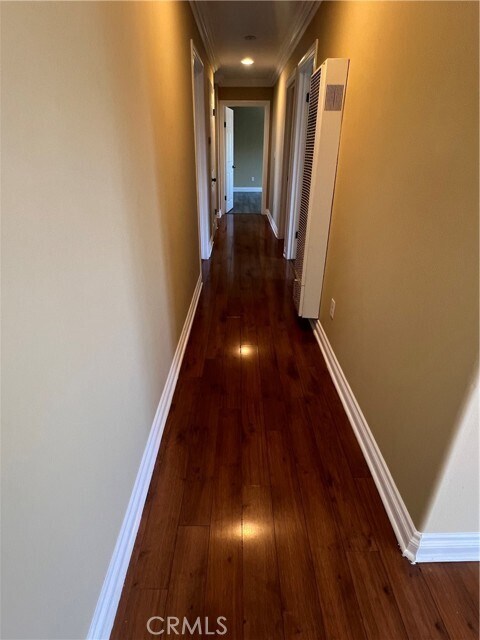 Building Photo - 1577 E 51st St