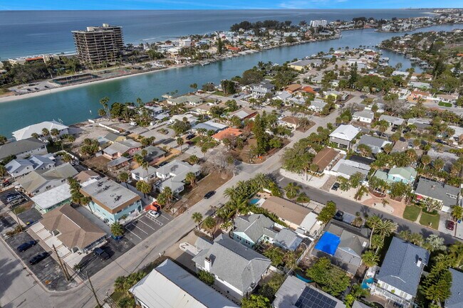 Building Photo - FURNISHED AVAILABLE JANUARY 2026. Beach Re...