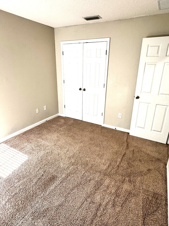 Building Photo - 1500 Calming Water Dr