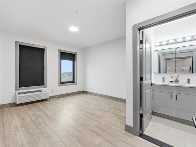 Building Photo - 531 32nd St