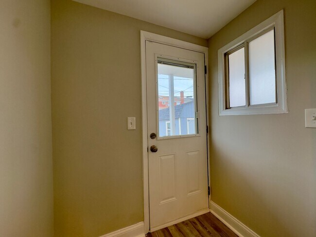 Building Photo - Charming 3 Bedroom/2 Bathroom Townhome in Dundalk, MD!