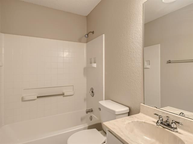 Building Photo - 403 Hollyberry Dr