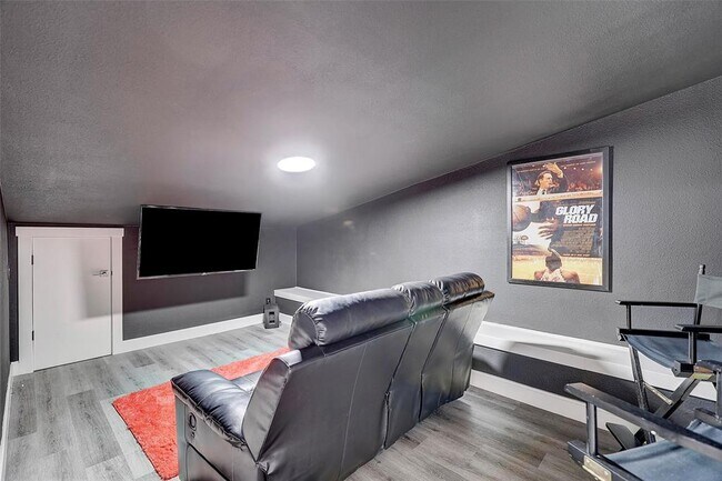 Building Photo - 5006 Golden Forest Dr