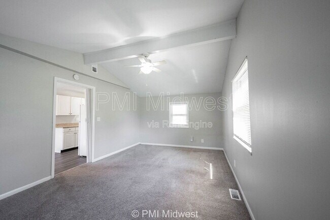 Building Photo - 330 Hugo St