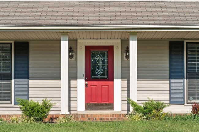 Building Photo - Pet Friendly Three Bedroom in Sango!