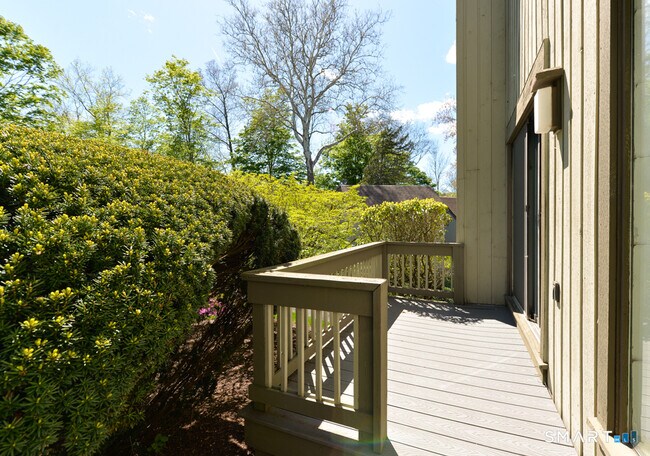 Building Photo - 548 Heritage Vlg