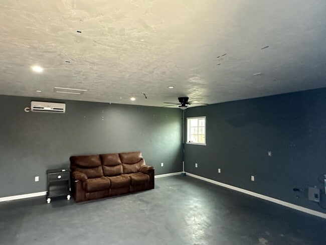 Building Photo - 14733 Jackson Ave