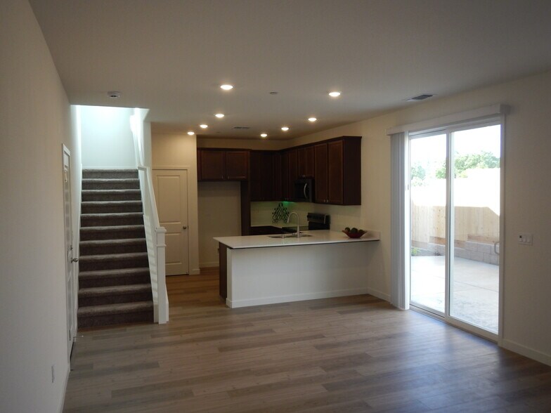 Building Photo - 3613 Misty Lake Dr