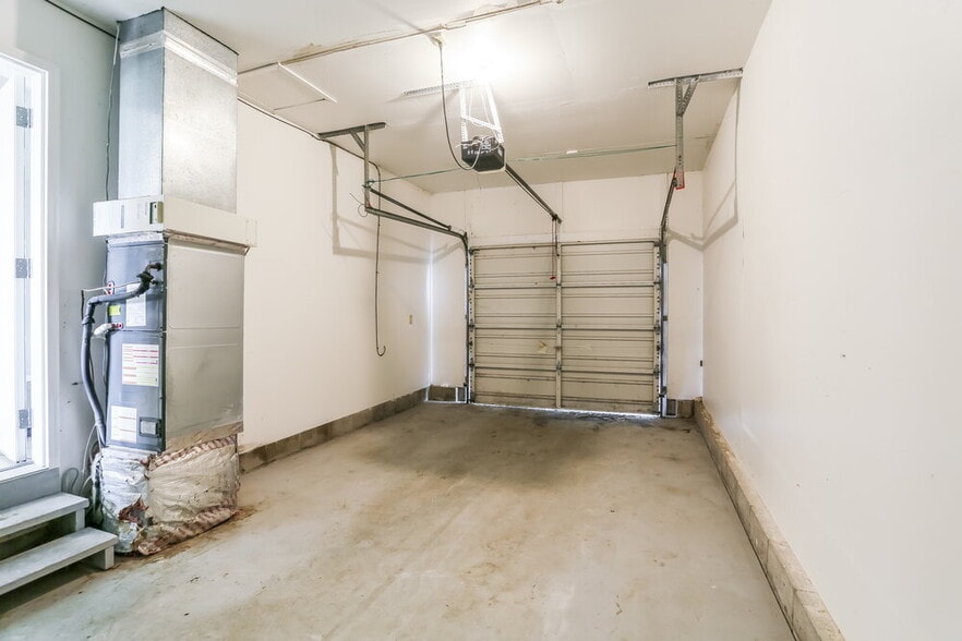 Building Photo - 6615 Cedar Ct