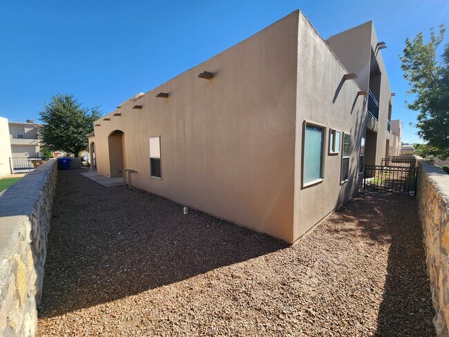 Building Photo - 1293 Mission Nuevo Dr