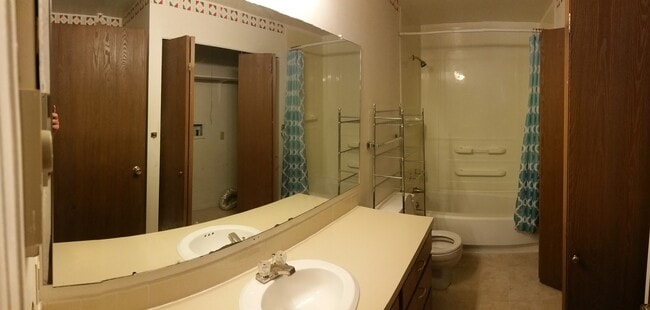 Building Photo - 3 Bed, 1 Bath Home on Corner Lot with Nice...