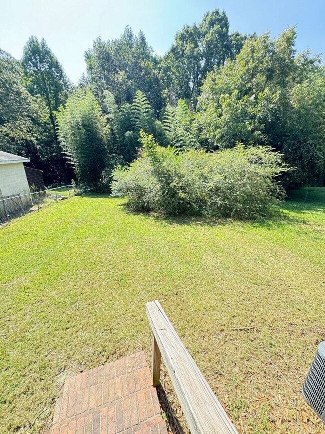 Building Photo - Shady Circle