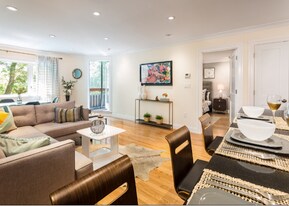 Building Photo - 1471 Beacon St