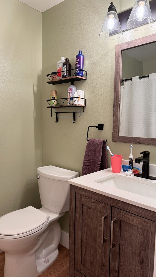 Building Photo - Fantastic Home Close to Schools, Shopping ...