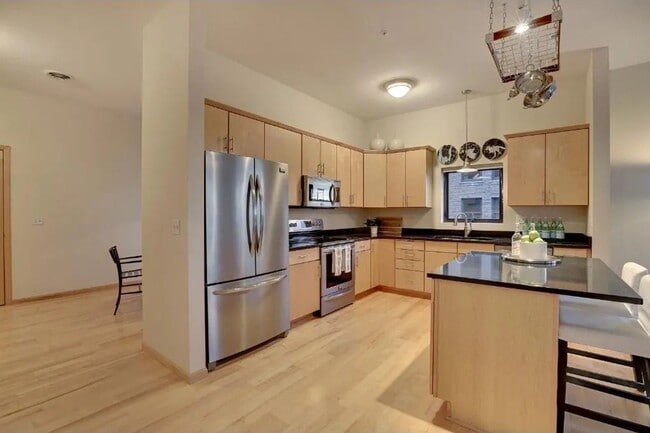 Building Photo - JANUARY MOVE-IN SPECIAL FOR QUALIFIED APPLICANTS - Absolutely Gorgeous 2 BR, 2 BA Condo Just Step...