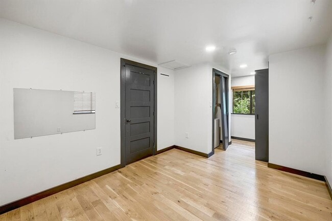 Building Photo - 1711 Brentwood St