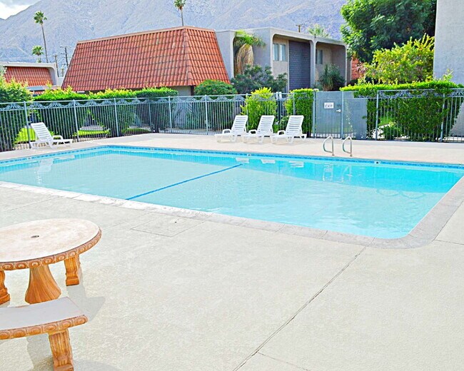 Building Photo - "Discover Your Oasis: Spacious 3-Bed Condo with Granite Touches in Palm Springs!"