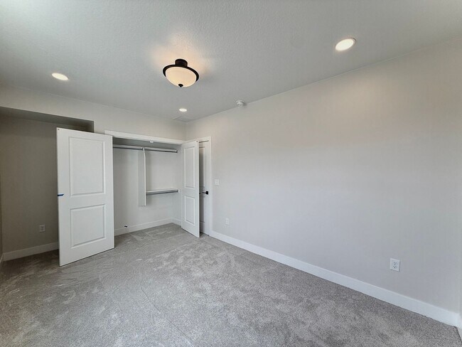 Building Photo - 2179 N Paradise Flt Ln