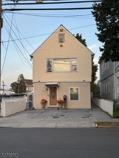 Building Photo - 925 E 26th St