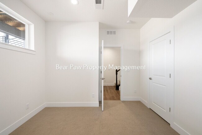 Building Photo - New Townhome in Wheat Ridge!!