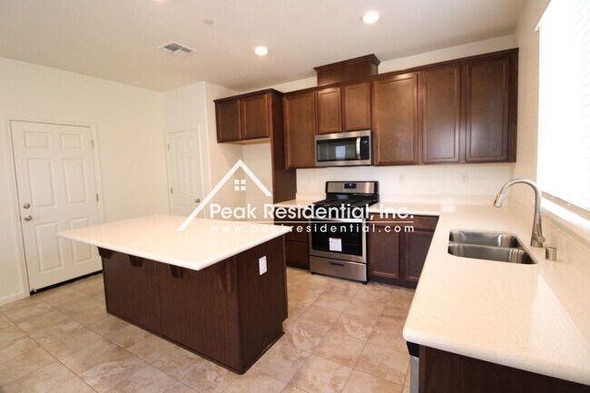 Building Photo - Brand New Rocklin 4bd/3ba House with 2 Car...