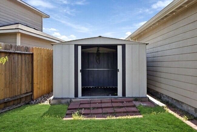 Building Photo - Spacious 4-Bedroom Home Near Lackland AFB with Private Backyard