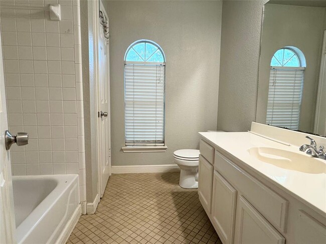 Building Photo - 2103 Aster Way