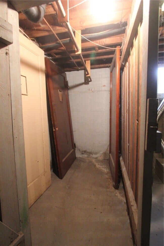 Building Photo - 6601 Alamo Ave