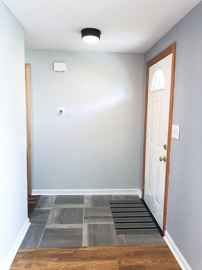 Building Photo - 923 Sagamore Dr