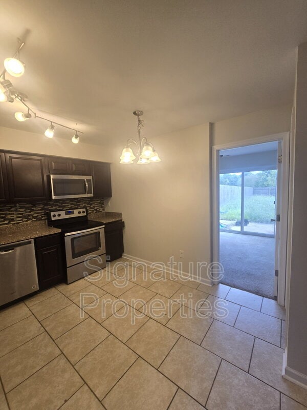 Building Photo - 3831 Buchanan Dr