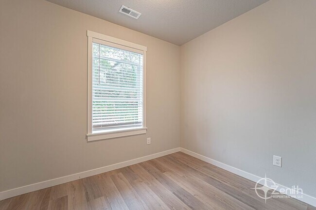 Building Photo - 4904 NE 2nd Ct