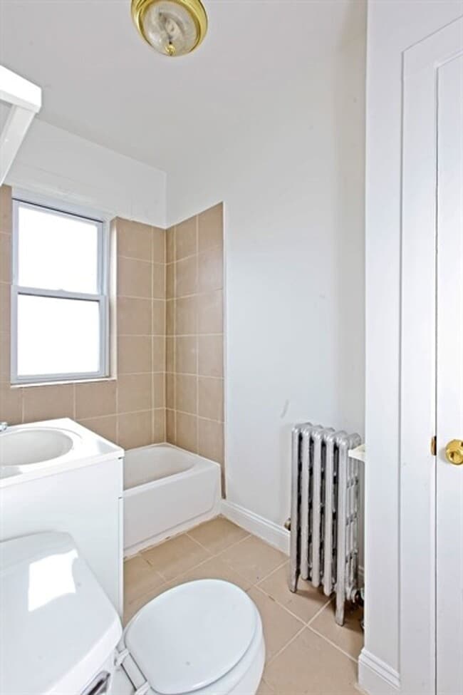 Building Photo - 10201 S Saint Lawrence Ave