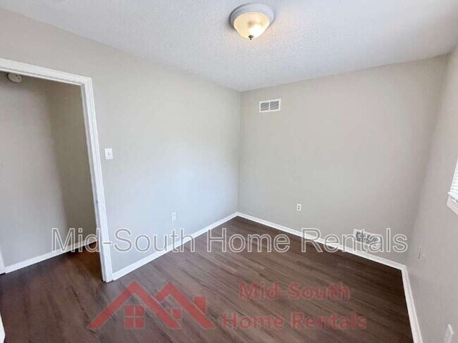 Building Photo - 729 Blackstone Ln