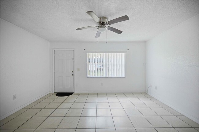 Building Photo - 421 NE 26th Ct