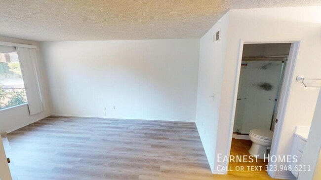 Building Photo - 10464 Larwin Ave