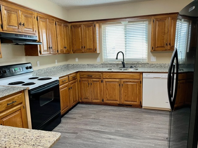 Chef's dream kitchen! - 100 Village Oaks Dr