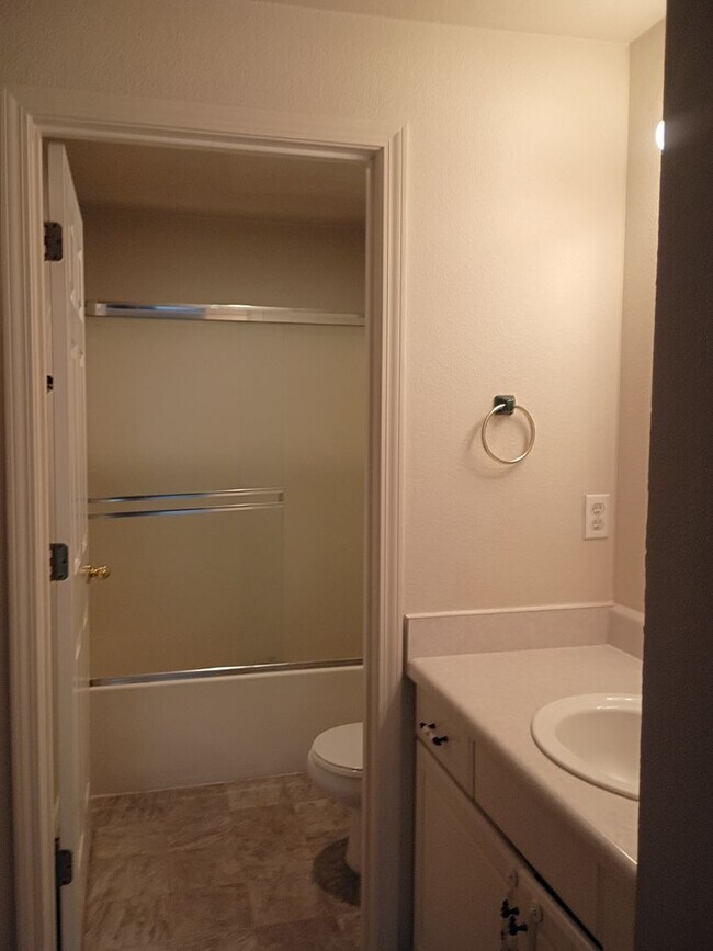 Building Photo - MM2240-1